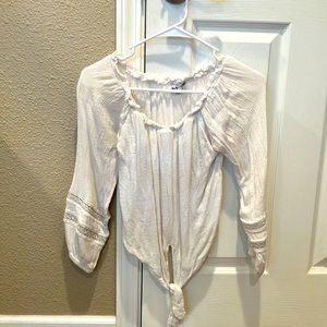 White long sleeve cropped top